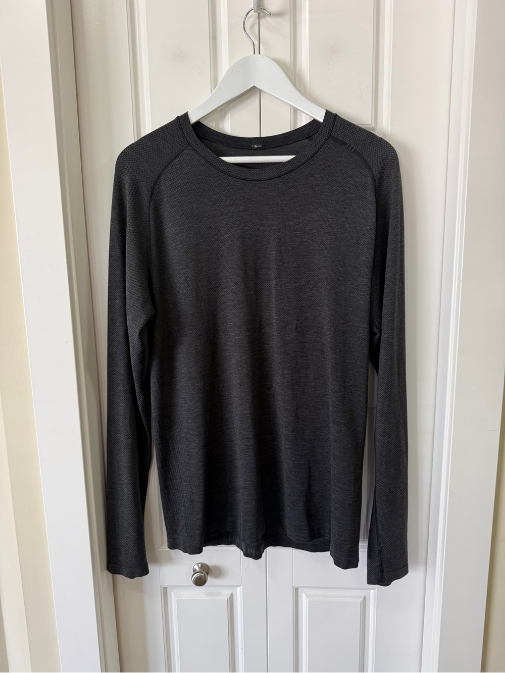 Lululemon Metal Vent Tech Long Sleeve Shirt | Heathered Grey | Men’s Medium